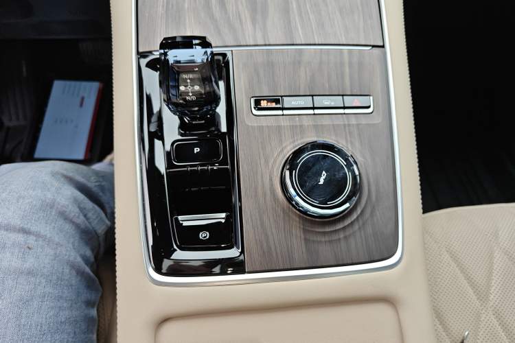 Used Geely Auto Monjaro L 2025 Dongfang Yao 2.0TD Automatic Lanxing Edition Gear Lever