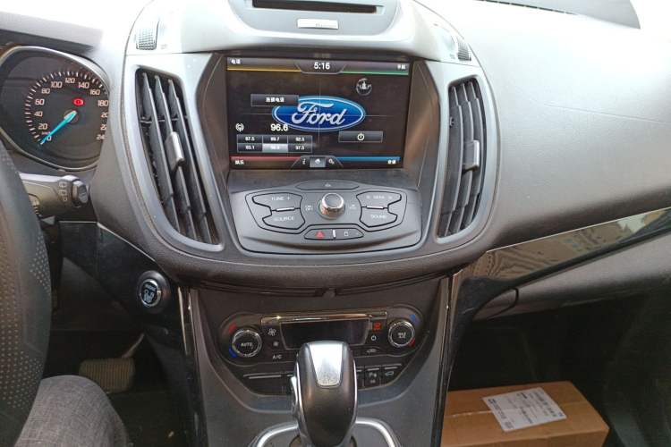 Used Ford Kuga 2015 2.0L GTDi Four-Wheel-Drive Sport Model Audio And AC Panel