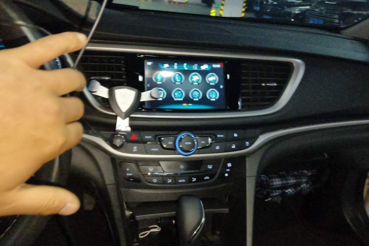 Used Buick GT 2019 18T Automatic Connected Elite Model China V Standard Audio And AC Panel