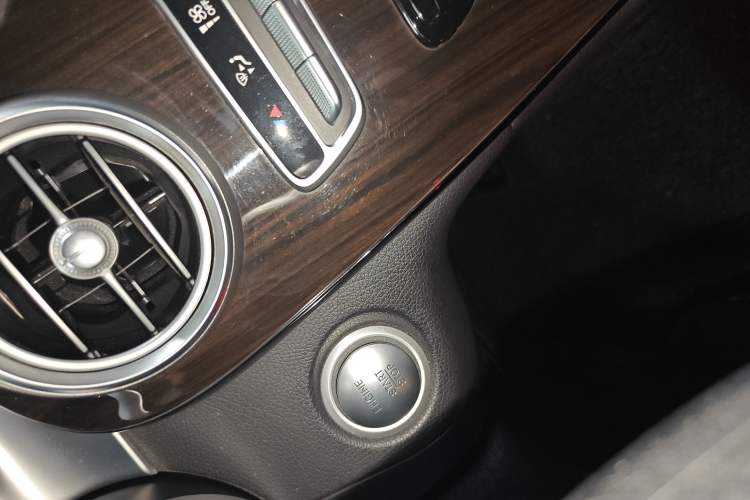 Used Mercedes-Benz GLC 2016 GLC 260 4MATIC Luxury Model
