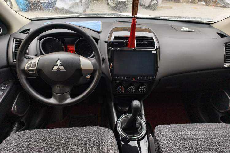 Used Mitsubishi ASX 2018 1.6L Manual Two-Wheel Drive Dynamic Edition Center Console