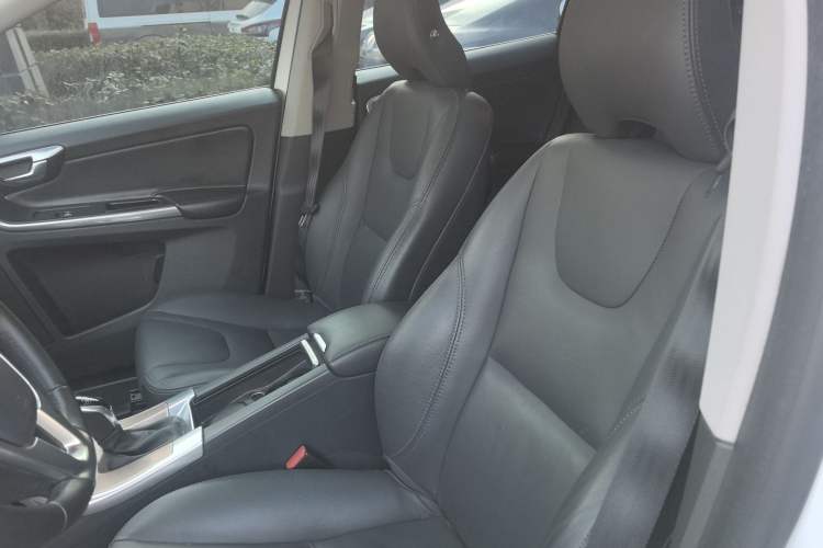 Used Volvo XC60 2017 T5 AWD Smart Upgrade Model