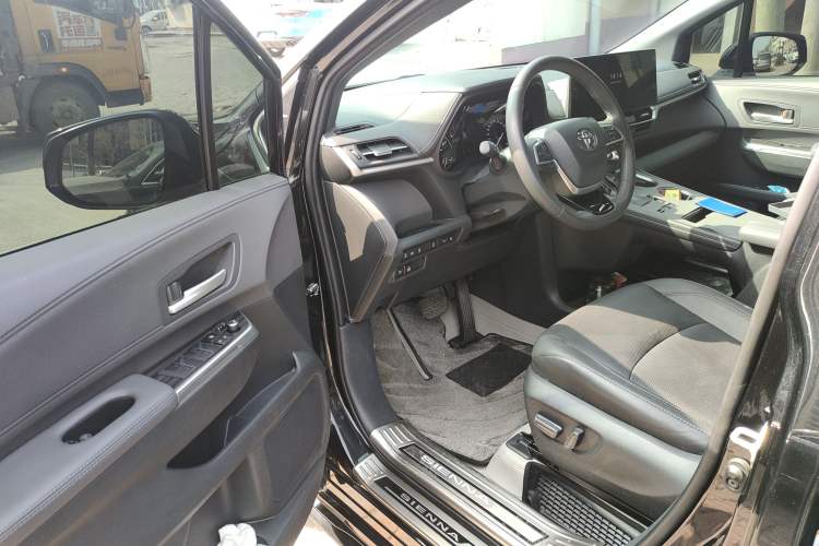 Used Toyota SIENNA 2024 2.5L Hybrid Four-Wheel Drive Prestige Edition Driver Seat