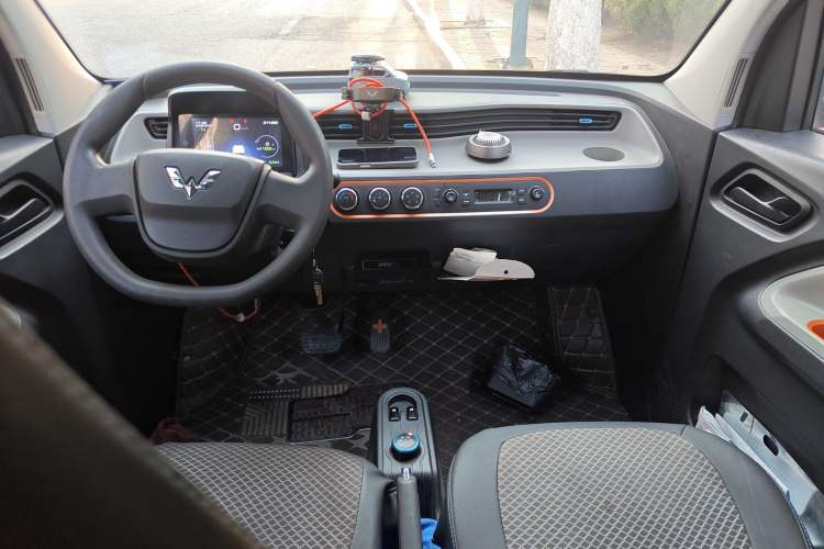 Used Wuling Hongguang MINIEV 2020 Enjoyment Model Lithium Iron Phosphate Center Console