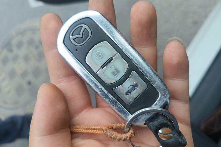 Used Mazda 3 Axela 2017 Sedan 1.5L Automatic Luxury Model China VI Standard
