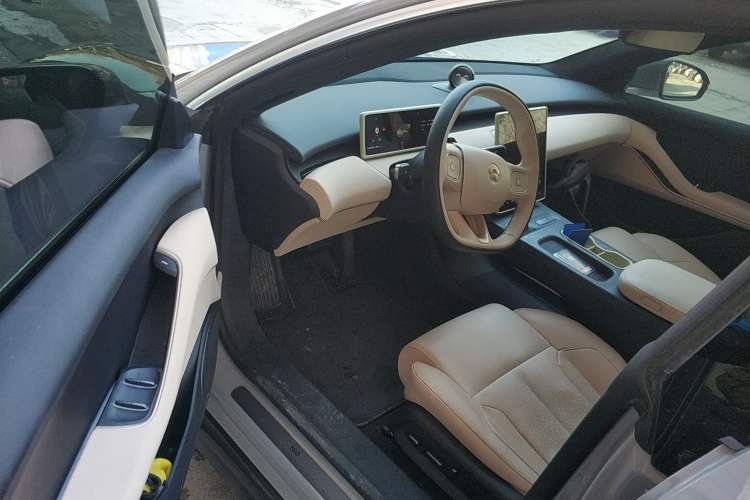 Used Nio ET5 2024 75 kWh Interior 3