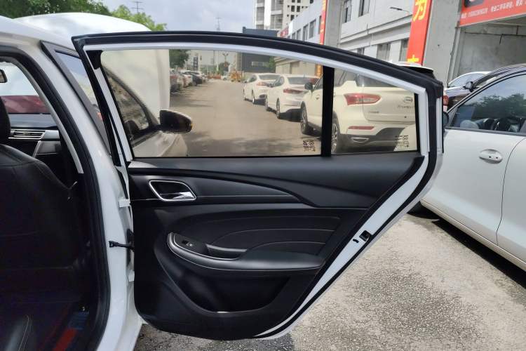 Used Roewe i5 2020 1.5L Manual 4G Connect Luxury Edition