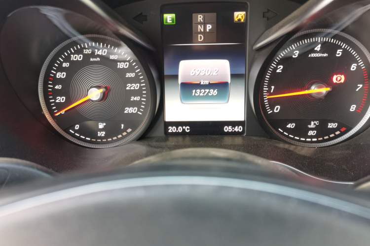 Used Mercedes-Benz C-Class 2017 Facelift C 200 L Sport Edition Odometer Close Up