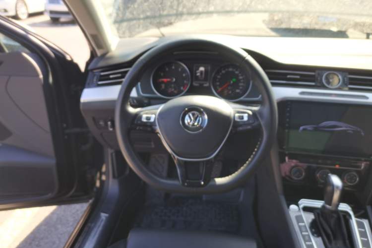 Used Volkswagen Magotan 2017 330TSI DSG Leading Model Steering Wheel