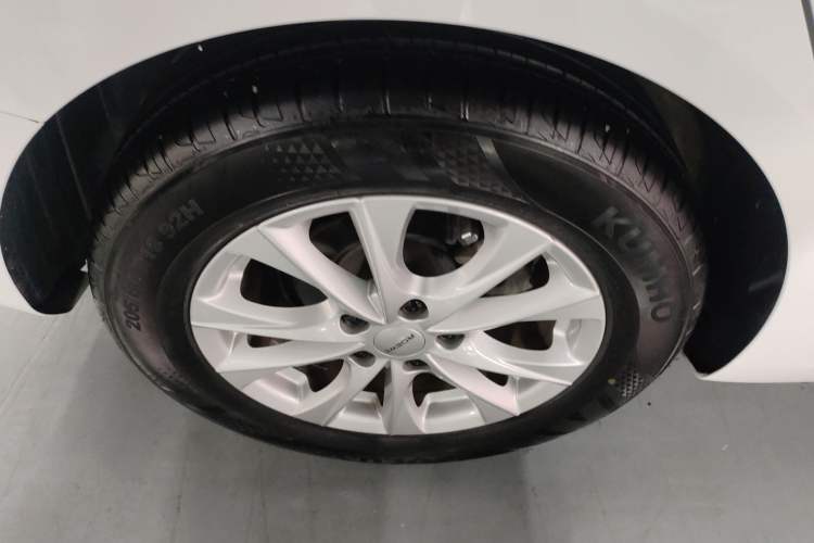 Used Roewe i5 2023 1.5L Manual Excellence Edition Right Rear Wheel Hub
