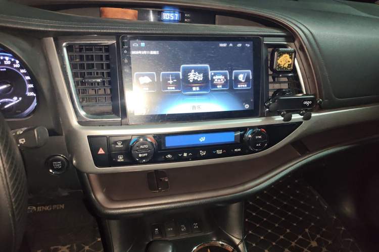 Used Toyota Highlander 2018 2.0T Four-Wheel Drive Luxury Edition 7 Seats China V Emission Standard