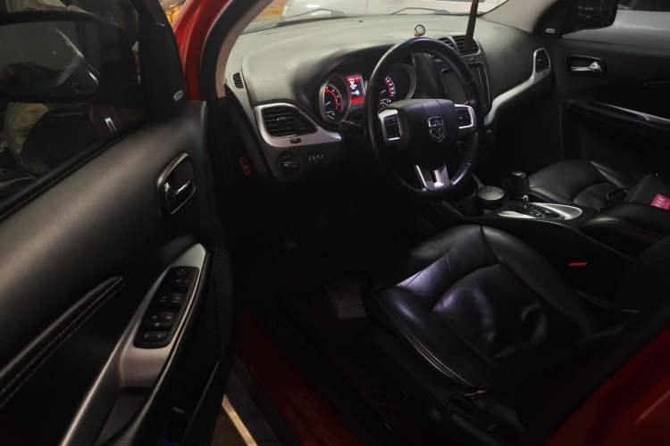 Used Dodge Journey 2013 2.4L Two-Wheel Drive Luxury Version