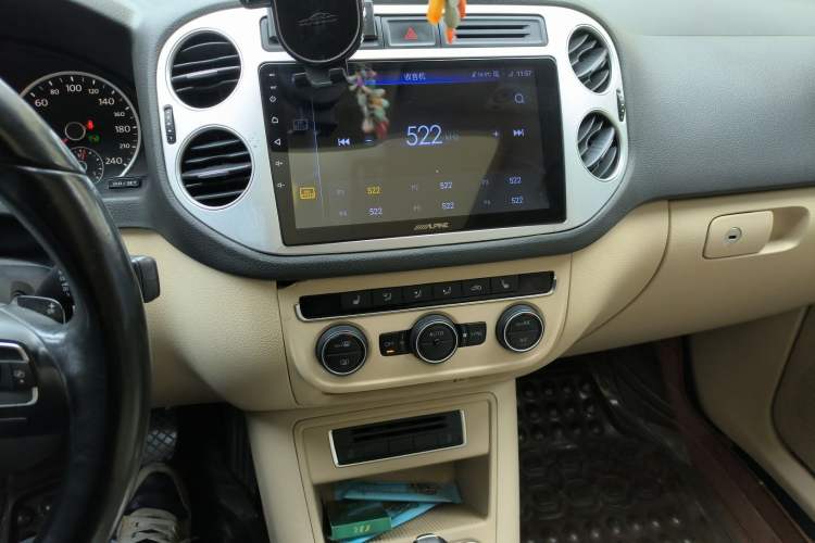 Used Volkswagen Tiguan 2015 1.8TSI Automatic Two-Wheel Drive Luxury Model Audio And AC Panel