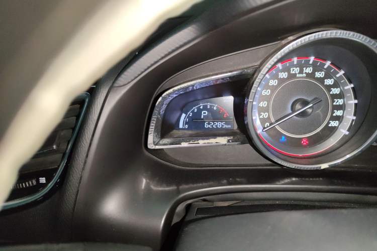 Used Mazda 3 Axela 2016 Sedan 1.5L Automatic Luxury Model
