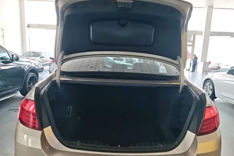 Used BMW 5 Series 2014 525Li Leading Model Trunk
