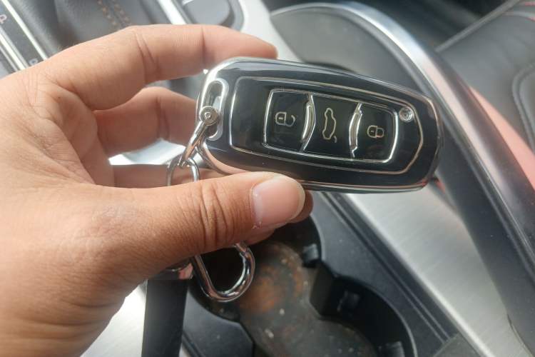 Used Geely Auto Emgrand X7 Sport 2018 1.8TD Automatic Two-Wheel Drive ZhiZun Model with 4G Connectivity
