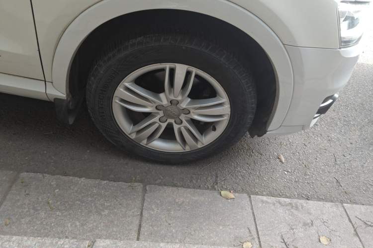 Used Audi Q3 2015 30 TFSI Comfort Model Right Front Wheel Hub