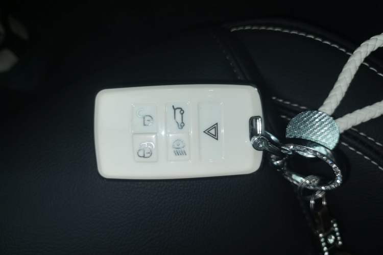 Used Jaguar XEL 2023 2.0T 200 PS R-DYNAMIC Youth Sports Edition
