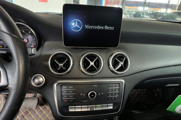 Used Mercedes-Benz GLA 2018 GLA 200 Fashion Model Audio And AC Panel