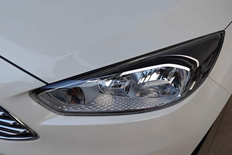 Used Ford Focus 2015 Sedan 1.6L Automatic Trend Model Left Front Headlight