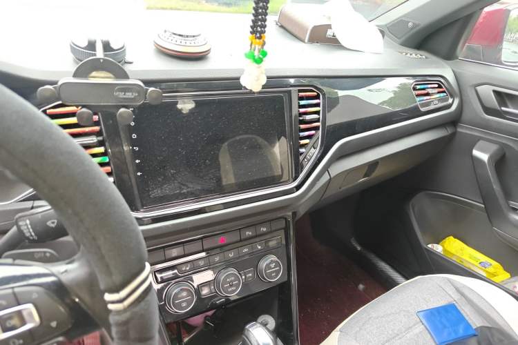 Used Volkswagen T-ROC 2018 280TSI DSG Four-Wheel Drive Luxury Version China V Emission Standard Audio And AC Panel