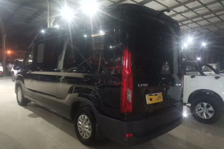 Used SAIC MAXUS Xintu V90 2022 2.0T Automatic Zhiyun King Rear-Drive Extended Wheelbase High-Roof Design with Single Rear Tire—6/7 Seater