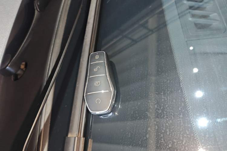 Used BYD Song PLUS New Energy 2025 DM-i 112KM Prestige Model Vehicle Key