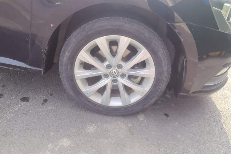 Used Volkswagen Lavida 2015 1.6L Manual Comfort Edition
