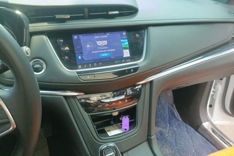 Used Cadillac XT5 2022 2.0T Two-Wheel Drive Luxury Version Audio And AC Panel