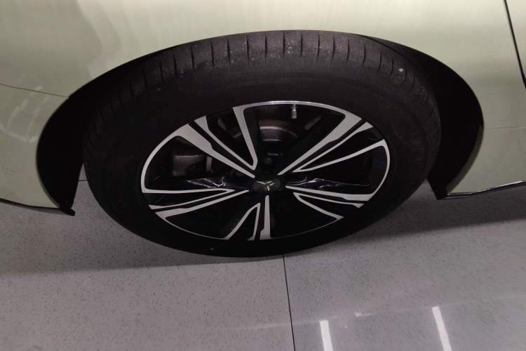 Used Hongqi EH7 2024 690 Pro Right Rear Wheel Hub