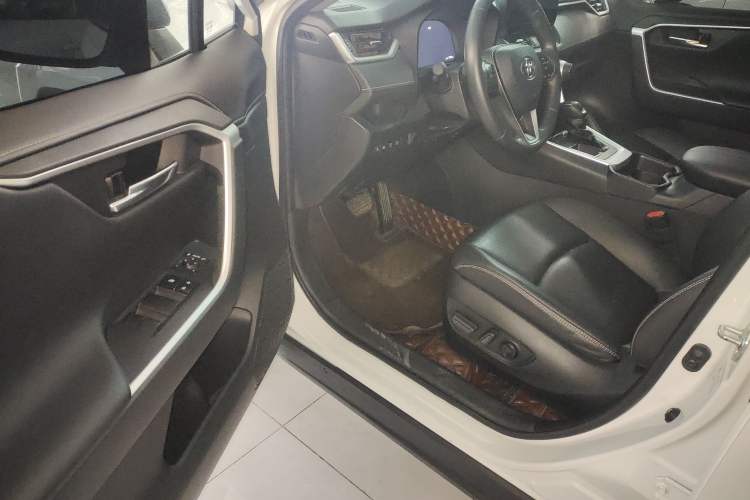 Used Toyota RAV4 2023 2.0L CVT Two-Wheel Drive Fashion Plus Edition