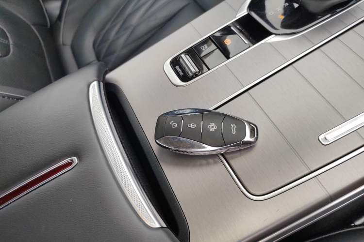 Used Hongqi HS7 PHEV 2024 2.0T PHEV Four-Wheel Drive Flagship Edition 6 Seats
