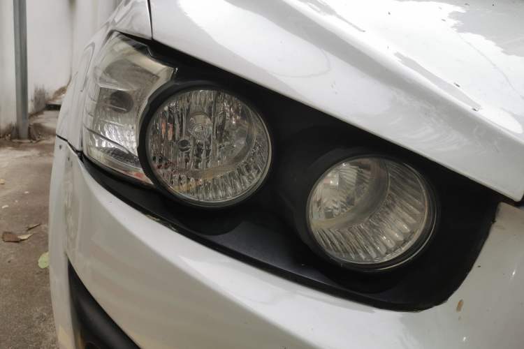 Used Chevrolet Aveo Sonic 2011 Sedan 1.4L MT SL
