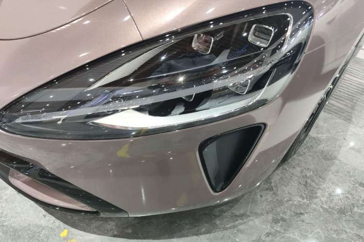 Used Xiaomi Auto SU7 2024 Four-Wheel Drive Ultra-Long Range Advanced Intelligent Driving Max Edition
