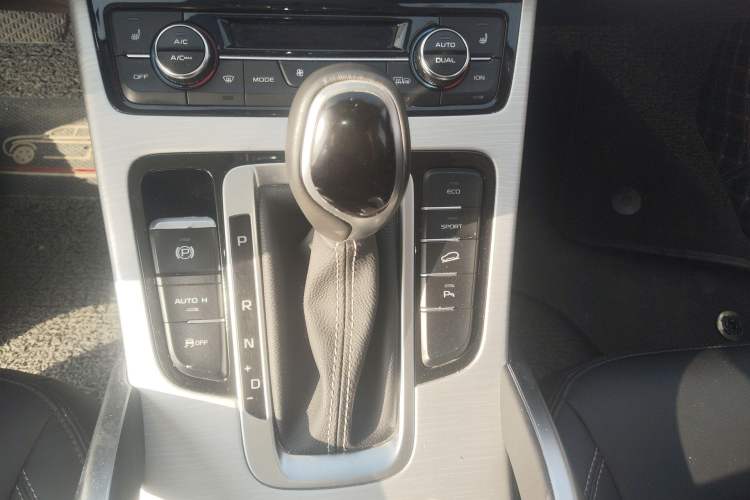 Used Geely Auto Emgrand X7 Sport 2018 1.8TD Automatic Two-Wheel Drive Smart Connect 4G Internet Edition