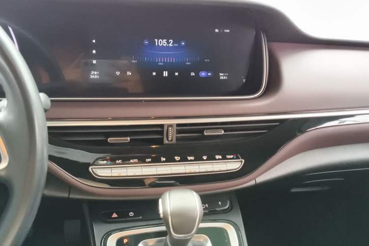 Used GAC Trumpchi M6 2021 PRO 270T DCT Luxury Edition Audio And AC Panel