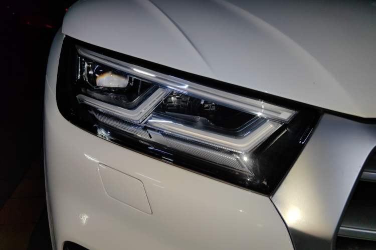 Used Audi Q5L 2018 45 TFSI Prestige Fashion Edition China V Emission Standard Right Front Headlight