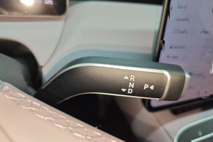 Used Nio ET5T 2025 75 kWh Touring Gear Lever