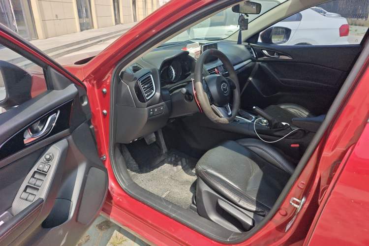 Used Mazda 3 Axela 2016 Hatchback 2.0L Automatic Sport Model
