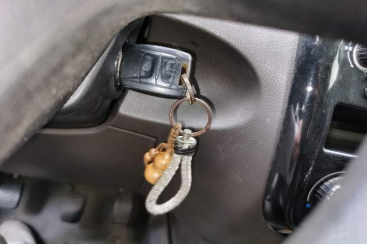 Used Wuling Rongguang V 2016 1.5L Standard Version
