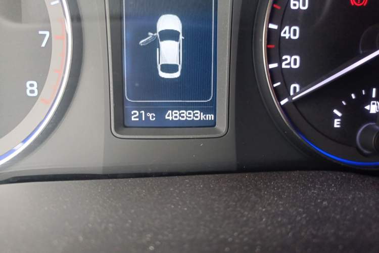 Used Hyundai Mistra 2016 1.6T Automatic Smart GLS Odometer Close Up