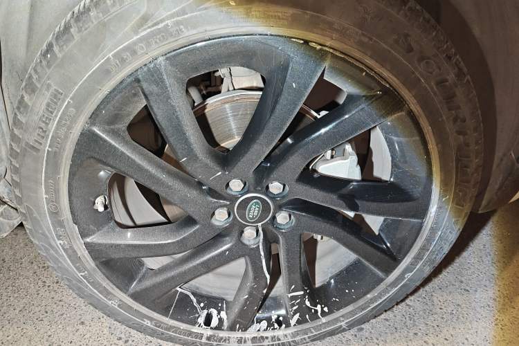 Used Land Rover Discovery Sport 2019 240 PS SE Dynamic Version China VI Standard
