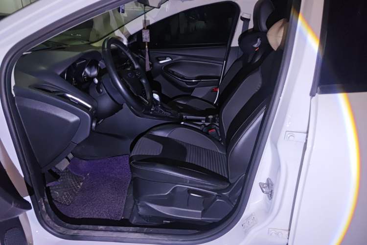 Used Ford Focus 2017 Hatchback 1.6L Automatic Fashion Edition Smart Drive Version
