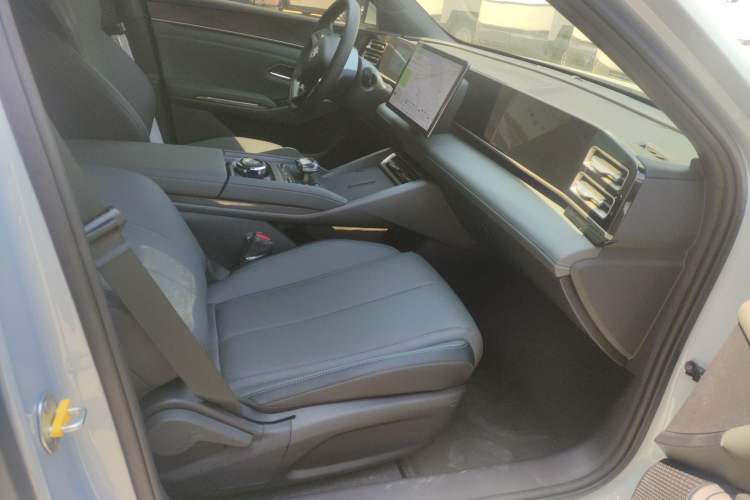 Used BYD Qin L 2025 DM-i Smart Drive 80KM Leading Model