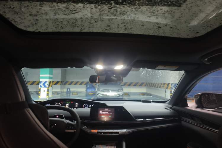 Used CHANGAN UNI-V 2023 1.5T Prestige Model Headliner