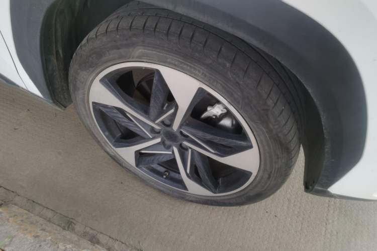 Used Geely Galaxy L7 2023 1.5T 115 km Starship Right Front Wheel Hub