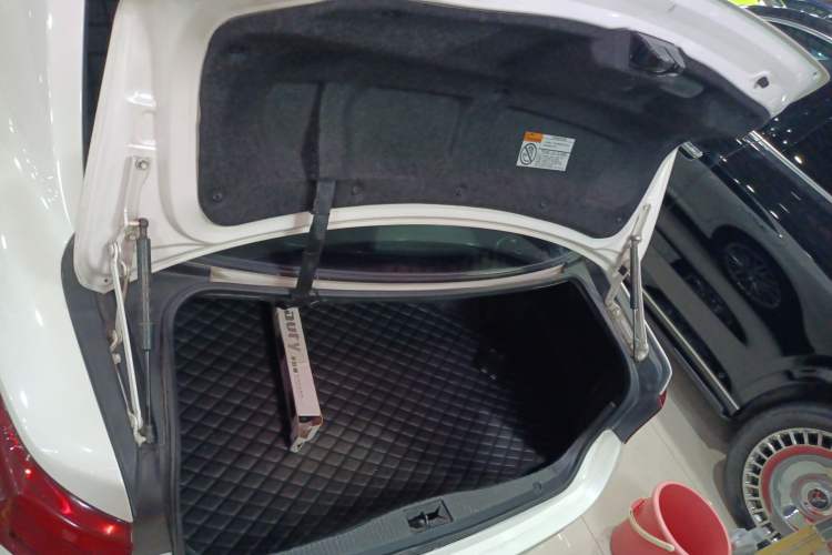 Used Toyota Crown 2015 2.5L Elite Edition Trunk