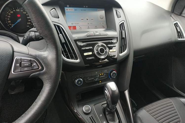 Used Ford Focus 2018 Hatchback Classic 1.6L Automatic Trendy SmartDrive Edition
