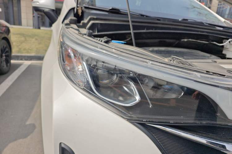 Used GAC Trumpchi M6 2019 270T Automatic Luxury Edition (7-seater) China V Standard Right Front Headlight