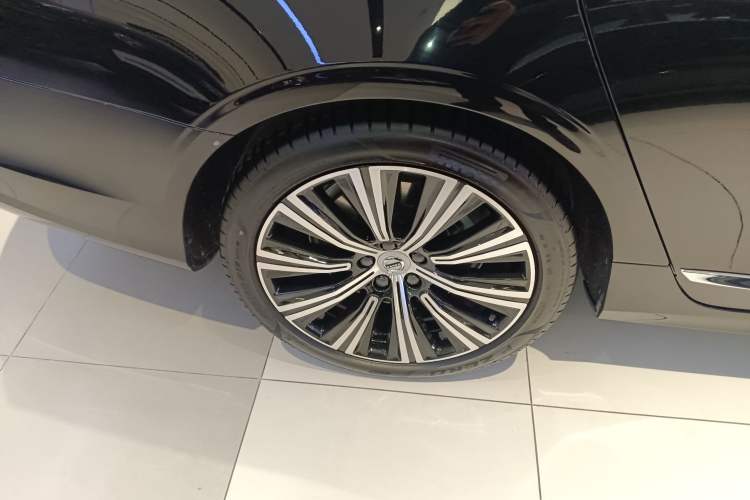 Used Volvo S90 2024 B5 Luxury Smart Edition Right Rear Wheel Hub